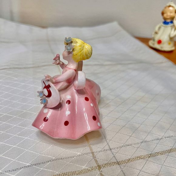 Vintage Lefton Springtime Girl Figurine, Porcelain Figurine with Bird 1450A - Picture 7 of 9